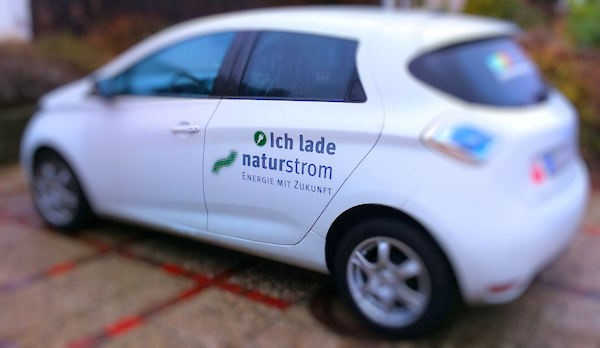 ZOE mit Naturstrom-Aufklebern